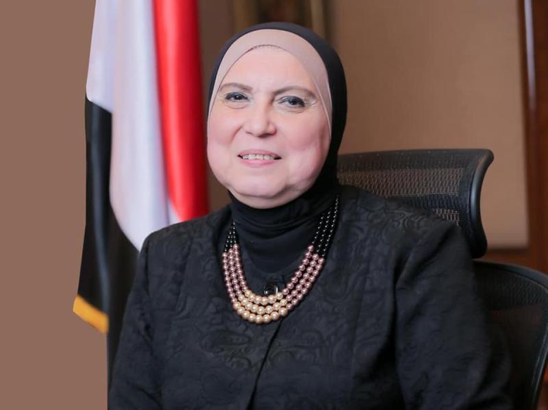 وزيرة  الصناعة