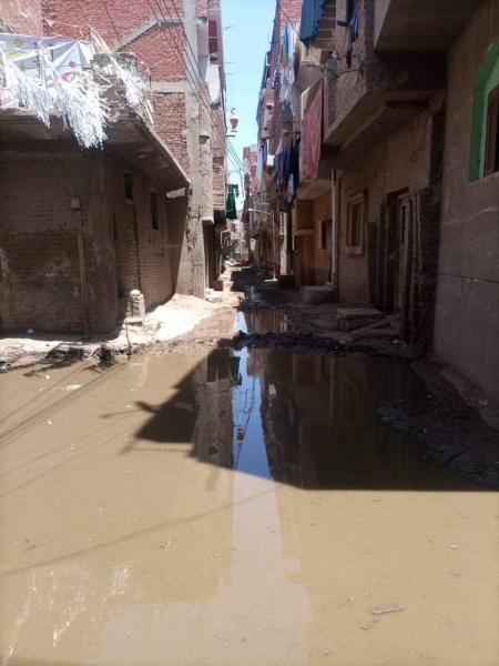 الصرف الصحي يغرق عزبة الوافر