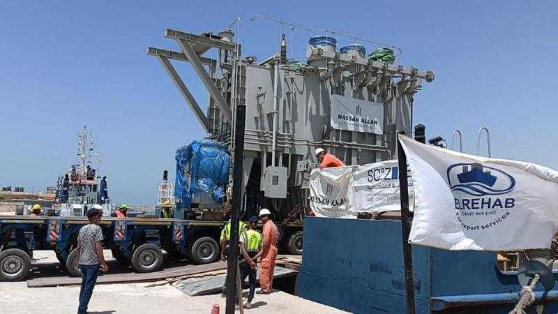 ميناء العريش يستقبل شحنتي معدات محطة الكهرباء خلال أيام عيد الأضحى
