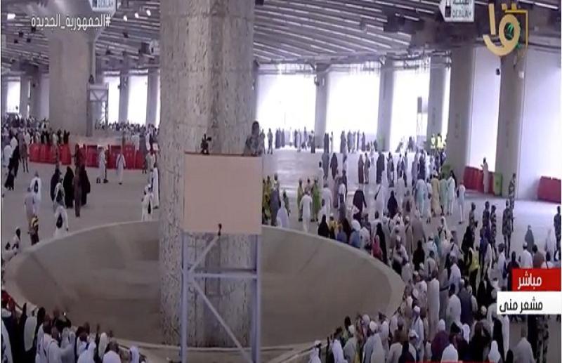 حجاج بيت الله الحرام يواصلون أداء المناسك في أول أيام التشريق.. «فيديو»