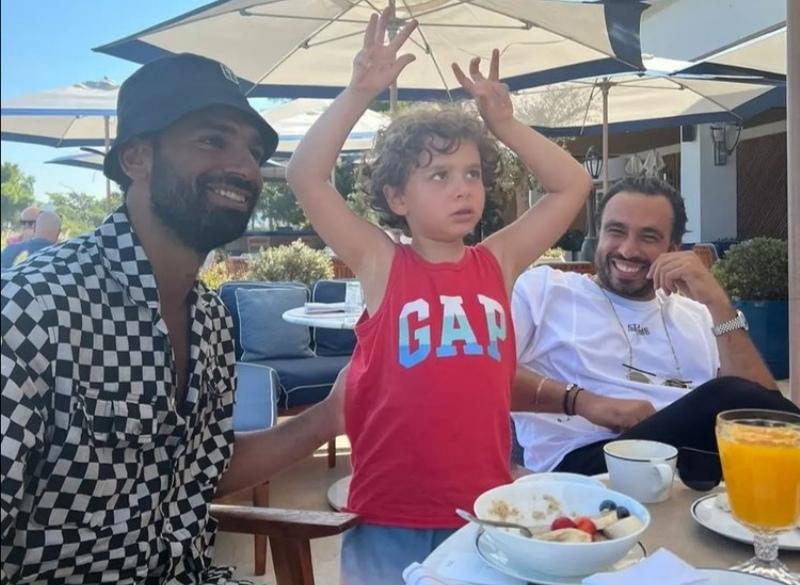 محمد صلاح وهشام عاشور 