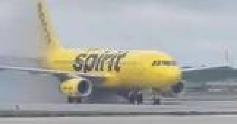 مشاهد مرعبة.. اشتعال النيران في طائرة لحظة هبوطها - فيديو