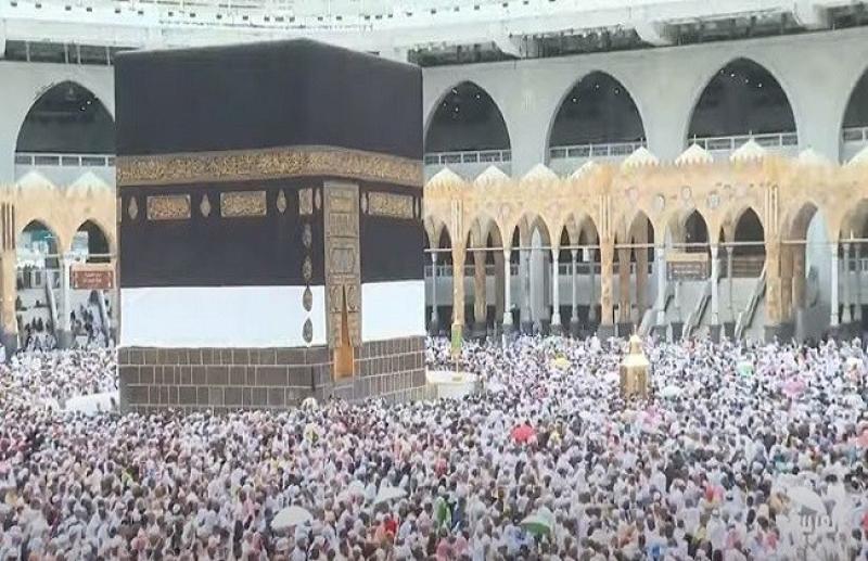 شاهد.. حجاج بيت الله الحرام يتوافدون لأداء طواف الوداع - «فيديو»