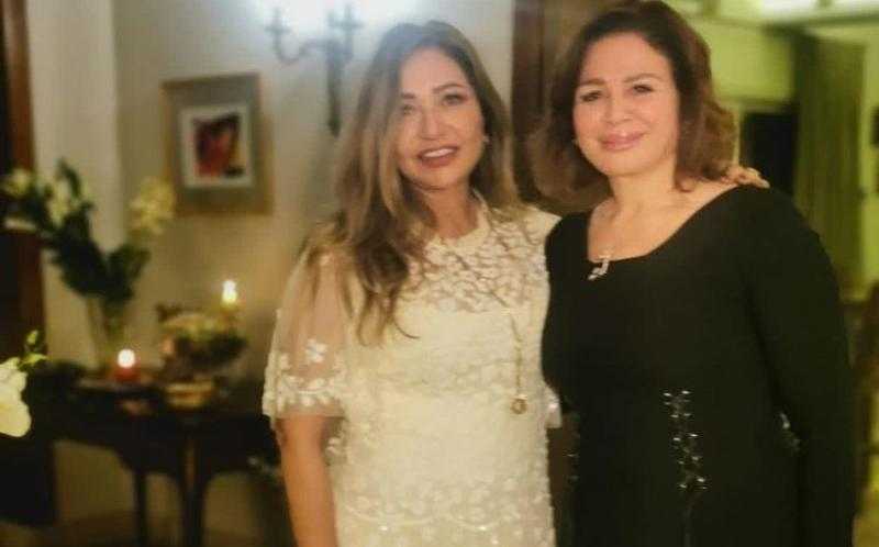 «4 ستات شداد» يجمع ليلى علوي وإلهام شاهين بعد 26 عامًا