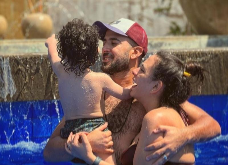 محمد مهران وعائلته 