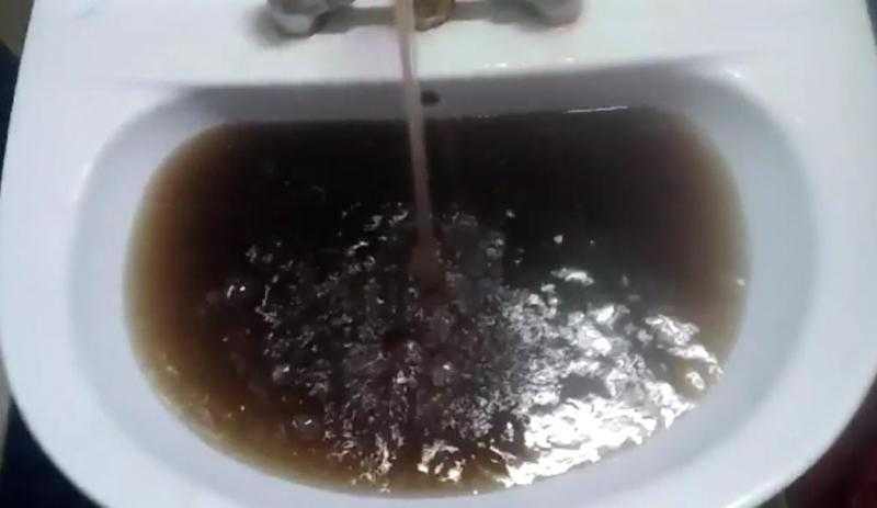 مياه الشرب ملوثة بالقليوبية .. ومواطن: رائحتها كريهة وشكلها أسود