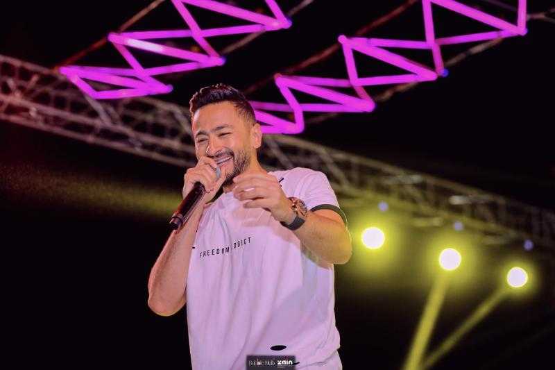 «كامل العدد» حضور جماهيري ضخم لحفل حمادة هلال في احتفالات العيد |صور