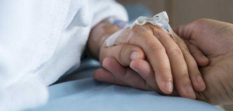 يدعو لك 70 ألف ملك.. فضل زيارة المريض