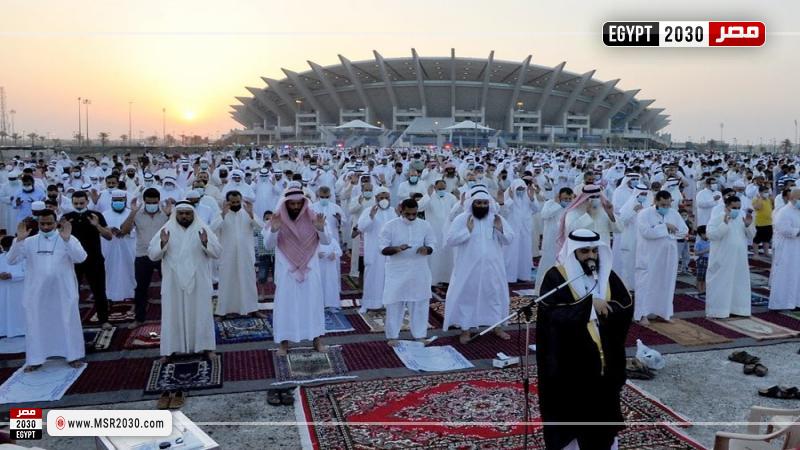 مسلمون يصلون