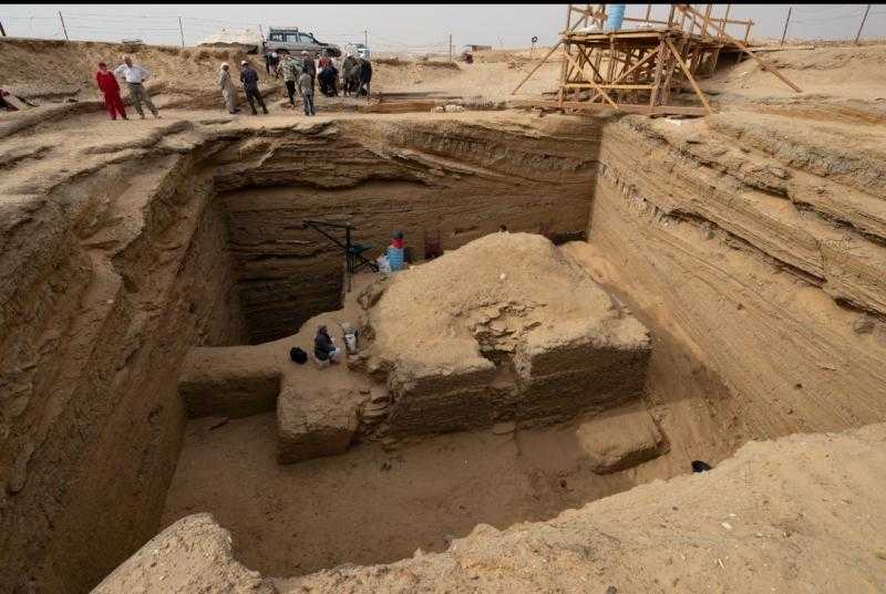 الكشف عن مقبرة قائد الجنود الأجانب فى أبوصير .. دليل على أول عولمة حقيقية فى العالم القديم