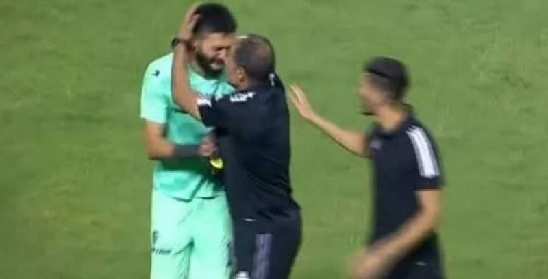 عاجل.. أحمد يحيى حارس الاتحاد السكندري يعلن اعتزاله كرة القدم  بسبب هجوم الجماهير عليه