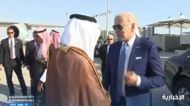 من هو الأمير الذي ودع الرئيس الأمريكي في مطار الملك عبد العزيز الدولي؟ - فيديو