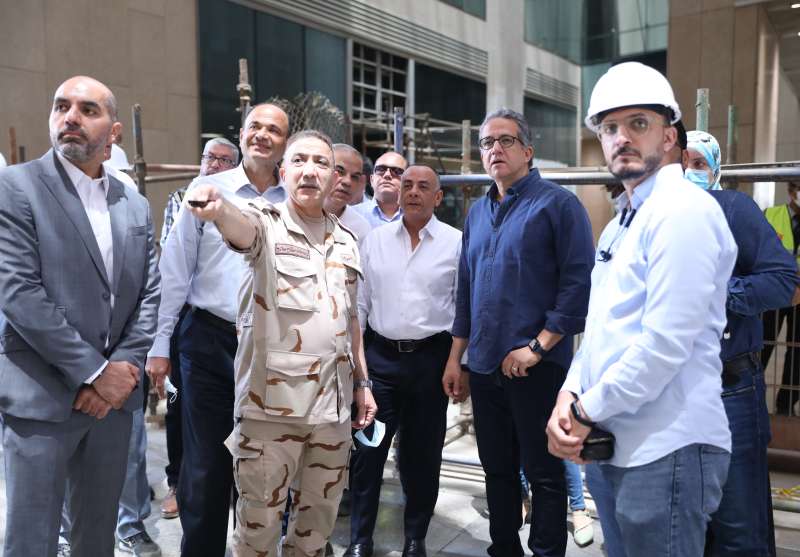 وزير السياحة والآثار 