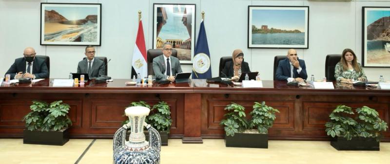 اجتماع وزير السياحة والآثار 