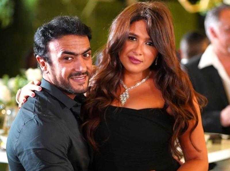 شاهد .. ياسمين عبد العزيز تنشر صورة رومانسية برفقة زوجها  أحمد العوضي