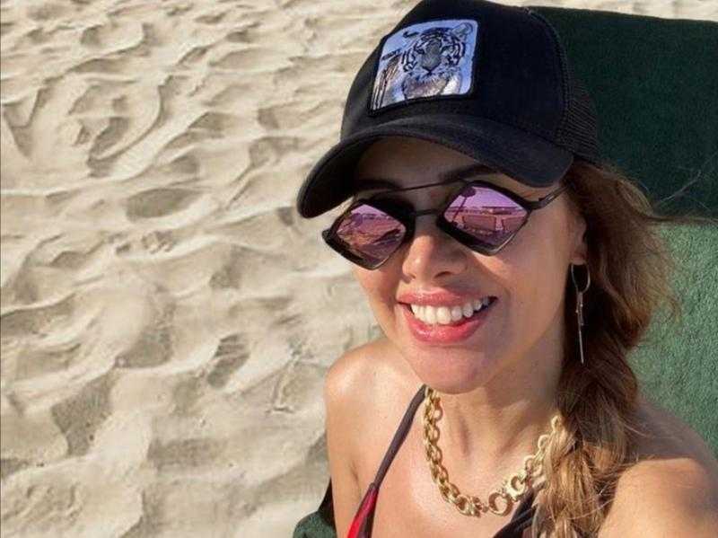 ياسمين رئيس تشارك جمهورها بصور من عطلتها الصيفية