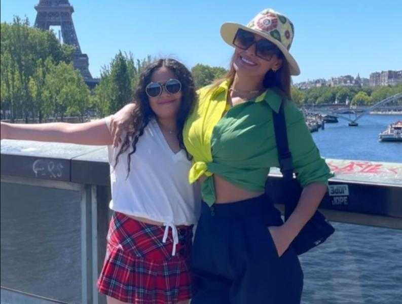 مي سليم تستمتع بعطلتها برفقة ابنتها في باريس «صور»