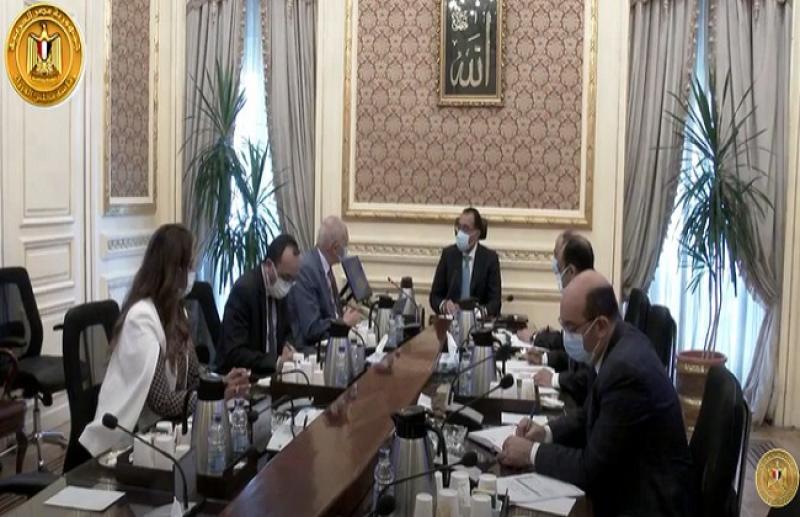 شاهد.. اجتماع رئيس الوزراء لمتابعة الموقف التنفيذي للمشروعات الاستثمارية بـ «اقتصادية قناة السويس»