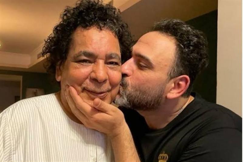 أكرم حسني يروج لأغنية محمد منير قبل أيام من طرحها