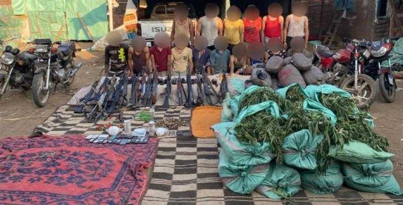 ضبط 15 عنصرًا مسلحًا كونوا أخطر بؤرة إجرامية وبحوزتهم ترسانة أسلحة بطوخ