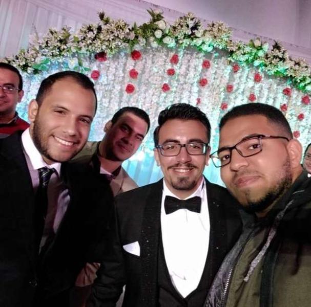 عريس المنيا وأصدقائه