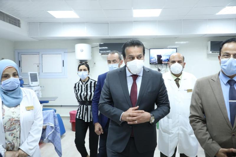 الدكتور خالد عبدالغفار فى مستشفى السادات 