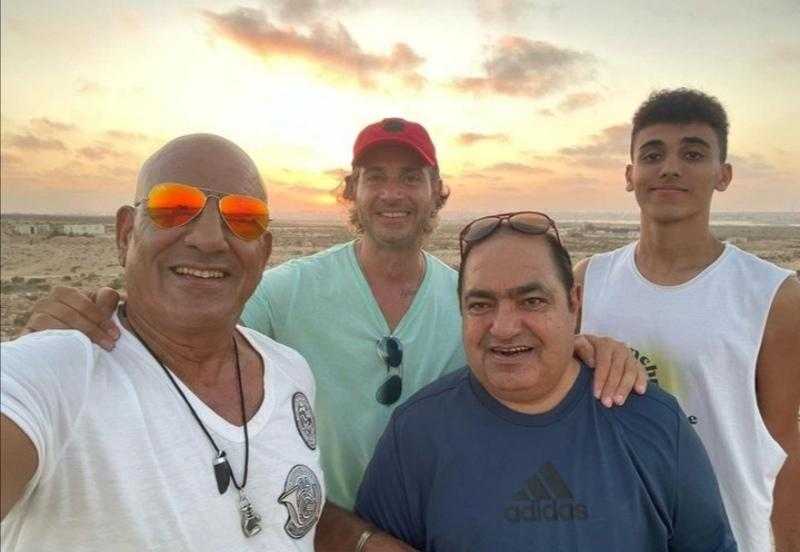 محمد لطفي يستمتع بعطلته برفقة أصدقائه «صور»