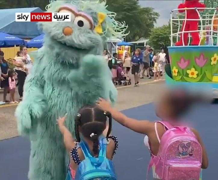 شاهد: دمية «سمسم» الأمريكية متهمة بالعنصرية لهذا السبب