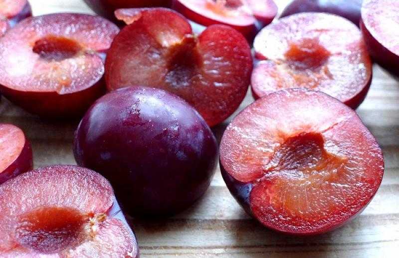 فوائد لن تتوقعها للبرقوق على العظام «فيديو»