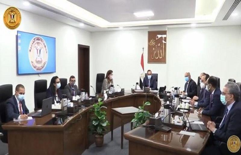 شاهد.. رئيس الوزراء يتابع الموقف التنفيذي لعدد من مشروعات قطاع النقل