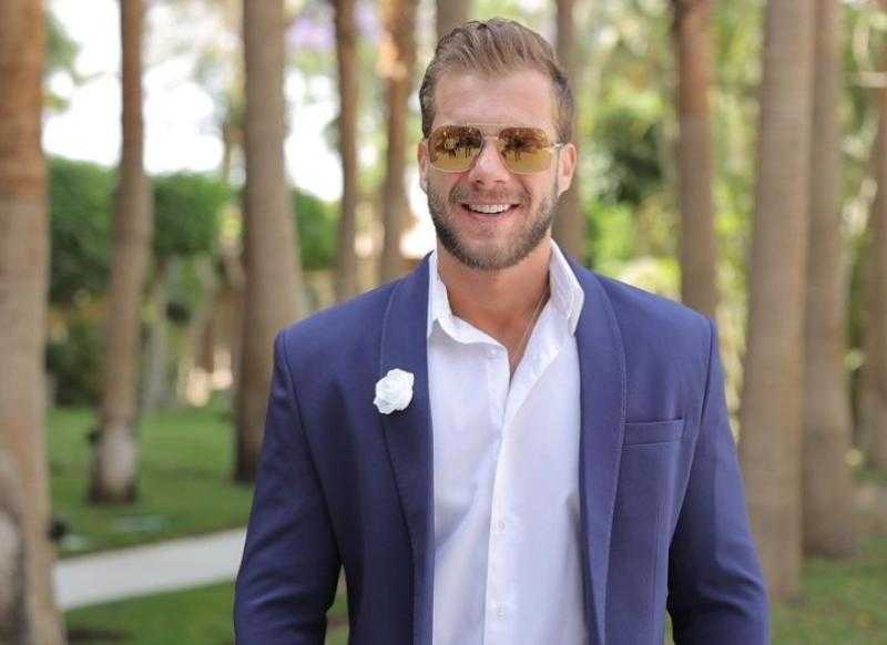 أحمد إمام يخوض تجربة درامية جديدة بـ «أعمل إيه» أمام خالد الصاوي.. التفاصيل