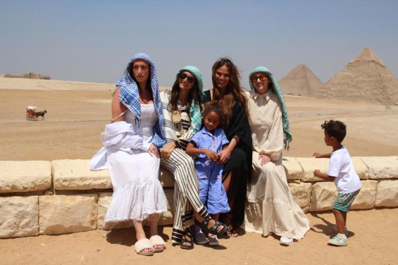 أثناء زيارة الأهرامات 