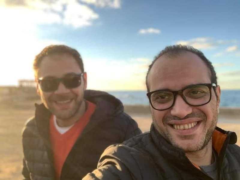 محمد علي رزق يحتفل بعيد ميلاد أحمد ثابت.. ويوجه رسالة له