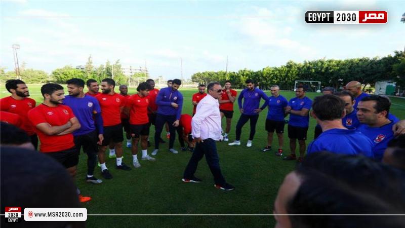 محمود الخطيب ولاعبين الأهلي