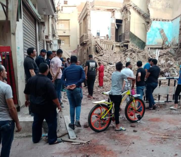 صوة من المنزل المنهار
