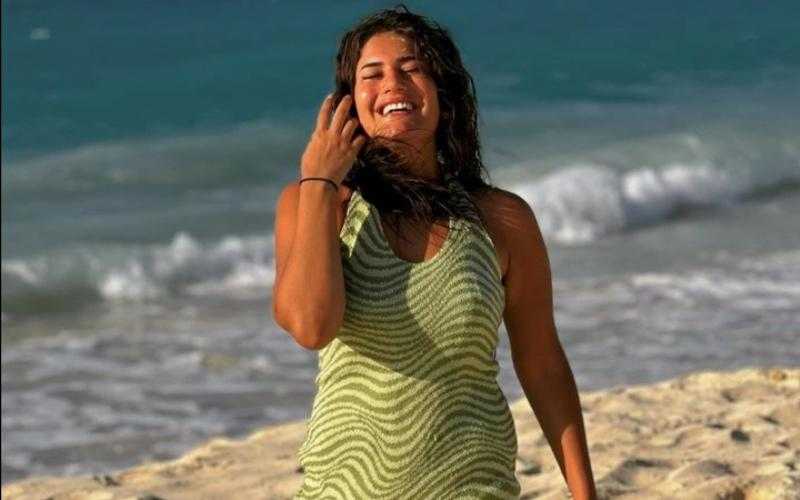 ديانا هشام تستمتع بعطلتها الصيفية على شاطئ البحر - «صور»