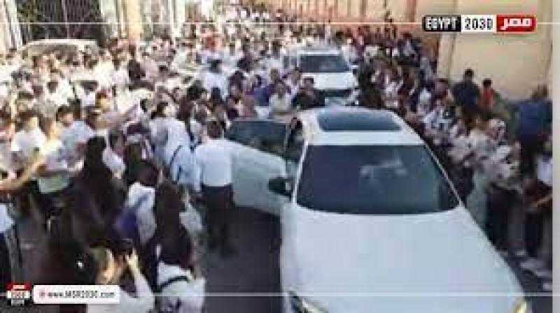 شاهد.. وزير التعليم يكشف مفاجأة صادمة بشأن مدرس الفلسفة صاحب الموكب