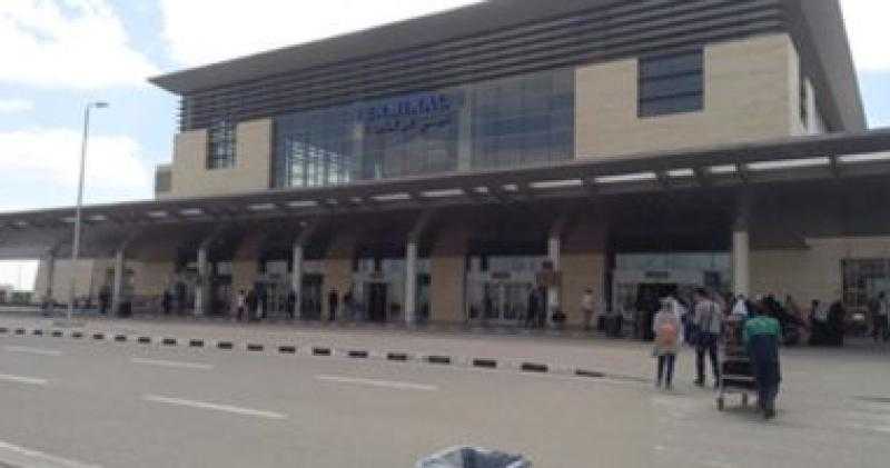 ضبط راكبين بحوزتهما 18 شريطًا من الأقراص المخدرة بمطار برج العرب