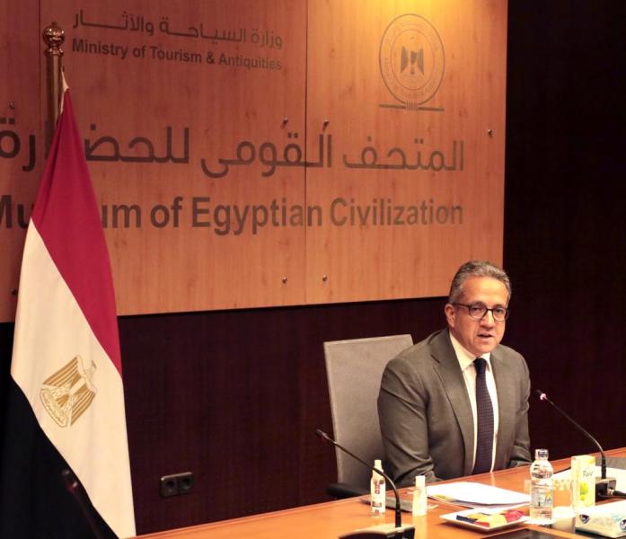 وزير السياحة والآثار 