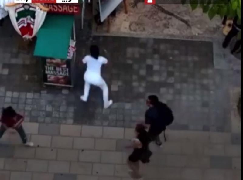 شاهد.. لحظة فرار المواطنين بعد سماع إطلاق نار في منتجع سياحي بالمكسيك