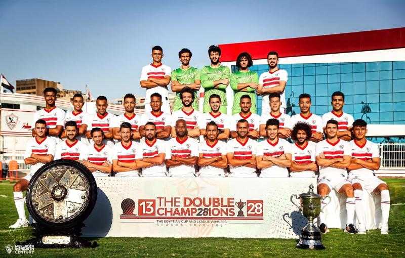 لقطات تذكارية للاعبي الزمالك مع بطولتي الكأس والدوري «شاهد»
