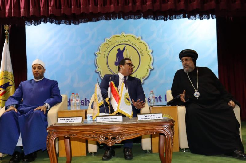 إنطلاق الجلسة الحوارية الاولى لفعاليات اليوم الثاني لاستراتيجية الحوار الوطني الذي ينظمه معهد إعداد القادة 