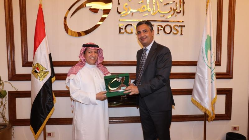 رئيس البريد المصري يستقبل وفدا رفيع المستوى من شركة ناقل إكسبرس السعودية