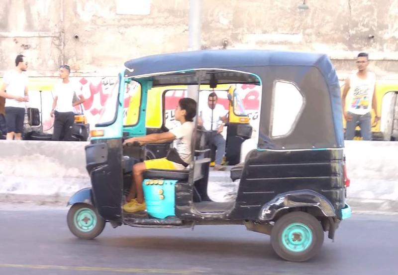 سائق توك توك في عمر ال7 سنوات 