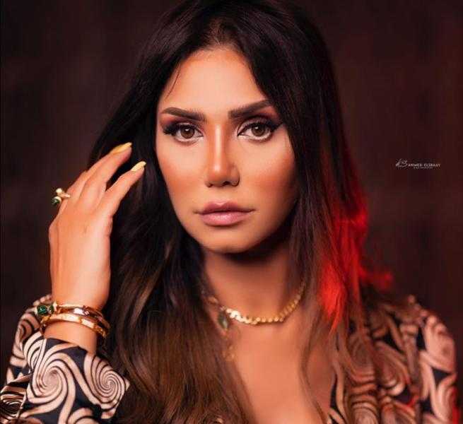 إيناس عزالدين تثير الجدل بفستان سعره 900 دولار.. صور