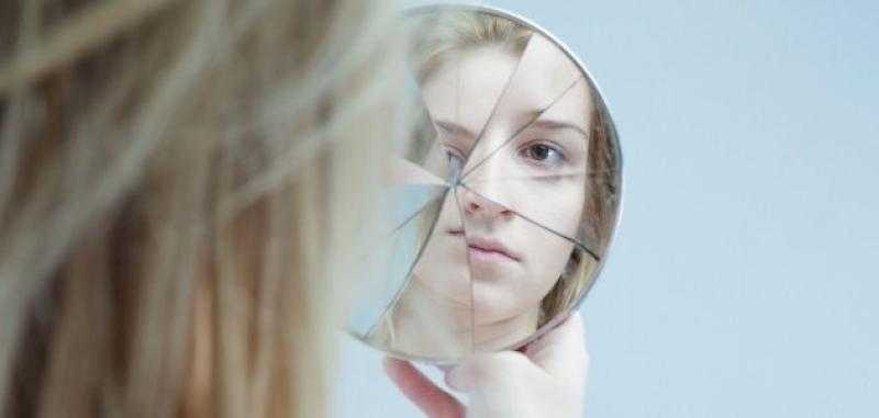 استشاري نفسي يكشف سمات الشخصية الهيستيرية وتأثيرها على الآخرين