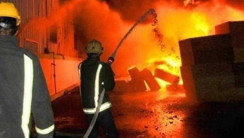 إصابة 10 عمال في حريق مصنع بالعاشر من رمضان