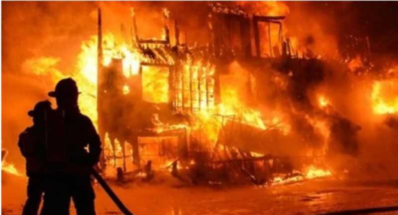 السيطرة على حريق مصنع ملابس بالزاوية الحمراء