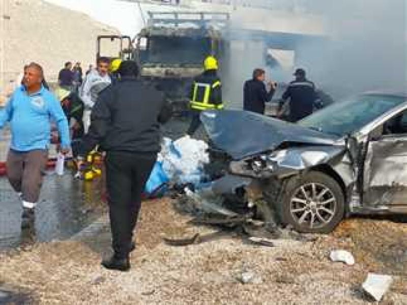 مصرع طفلة وإصابة 11 شخصا في تصادم سيارتين بأسيوط
