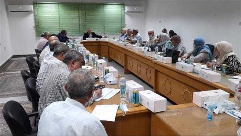 رئيس «مياه القاهرة» يوجه بسرعة رفع كفاءة المحطات والتأكد من انتاجها